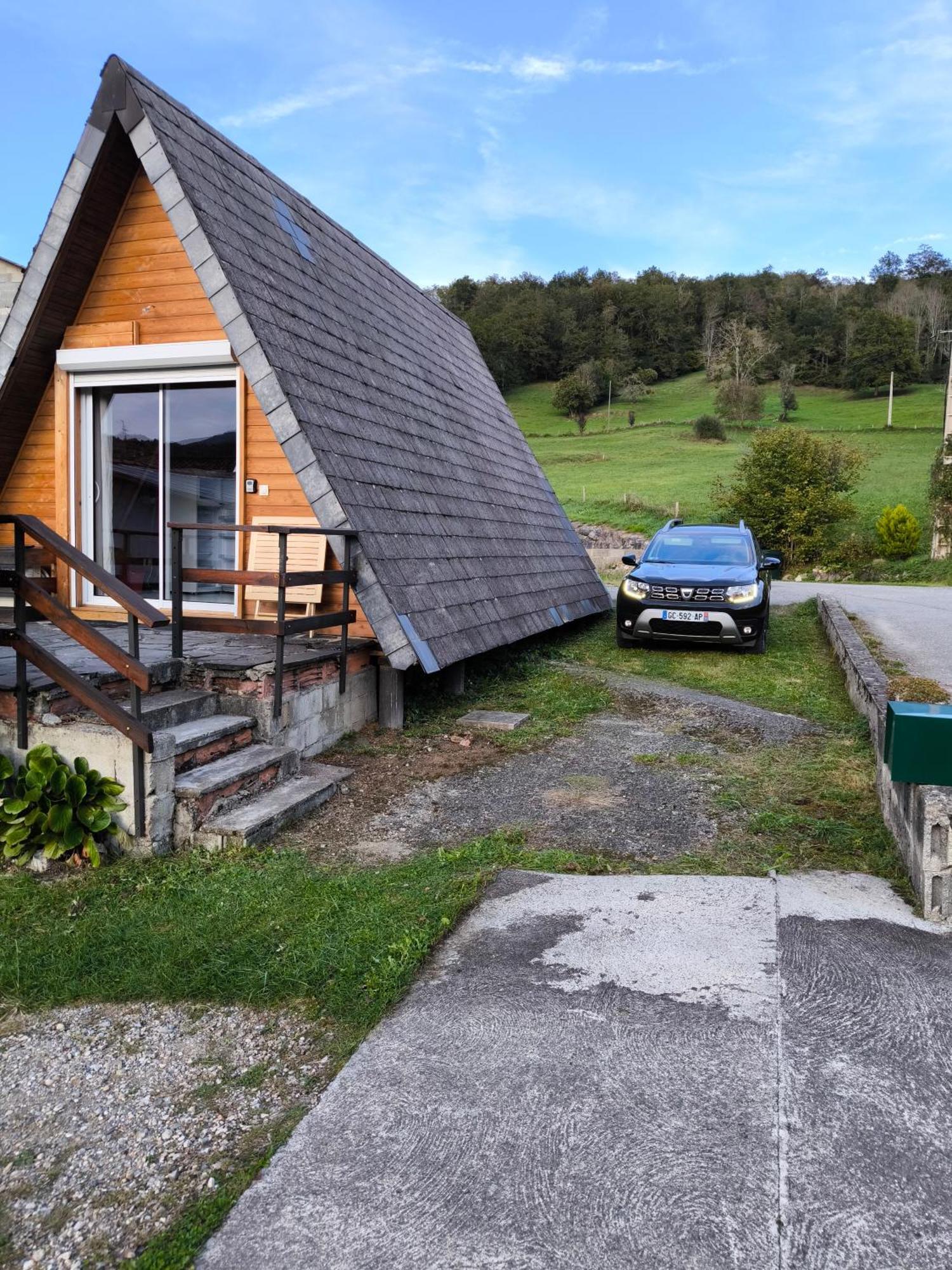 Petit Chalet Avec Terrasse Oust 외부 사진